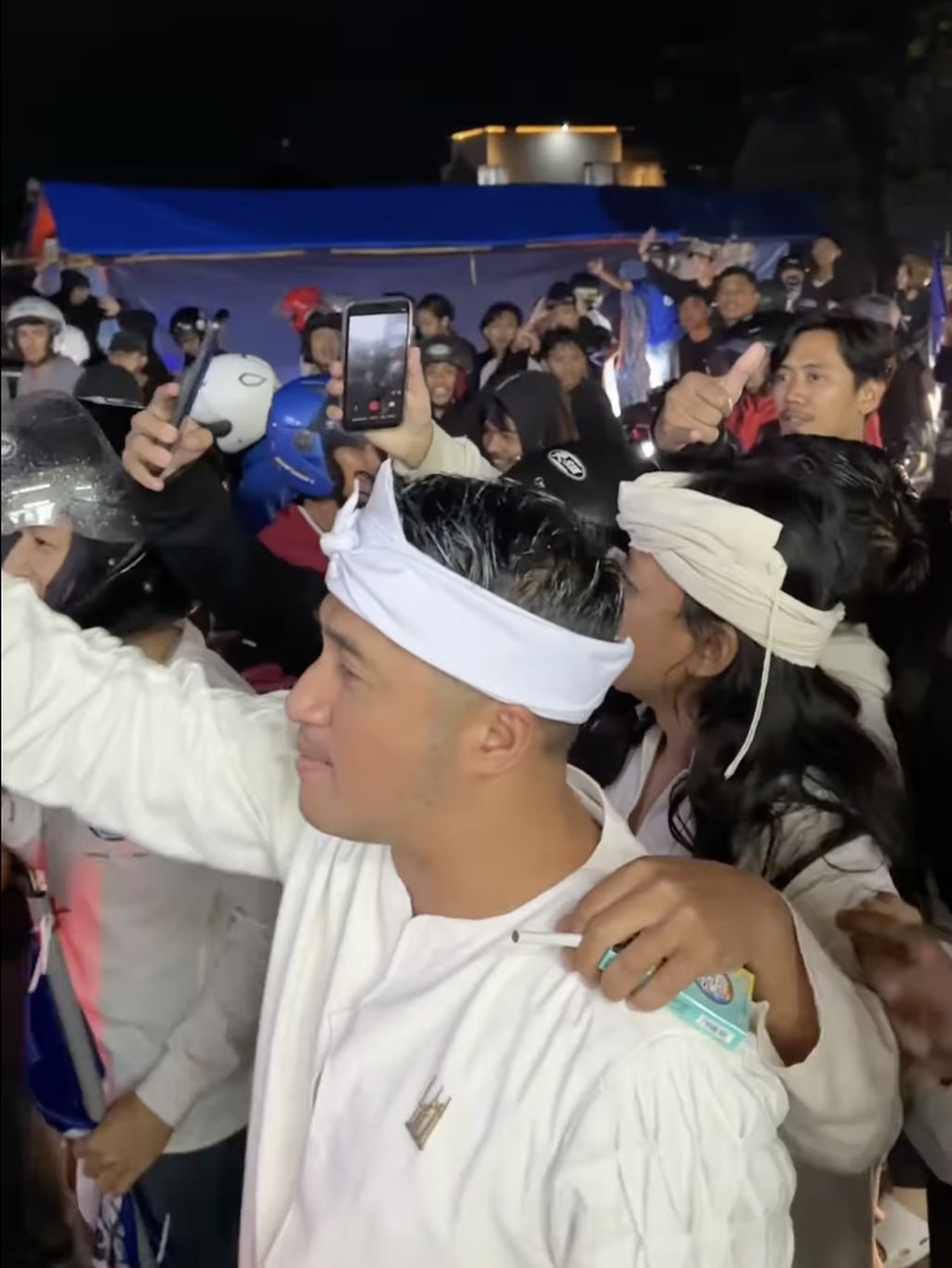 Kejutan di Tengah Euforia: Irfan Hakim Bergabung dengan Bobotoh dalam Perayaan Kemenangan Persib Bandung